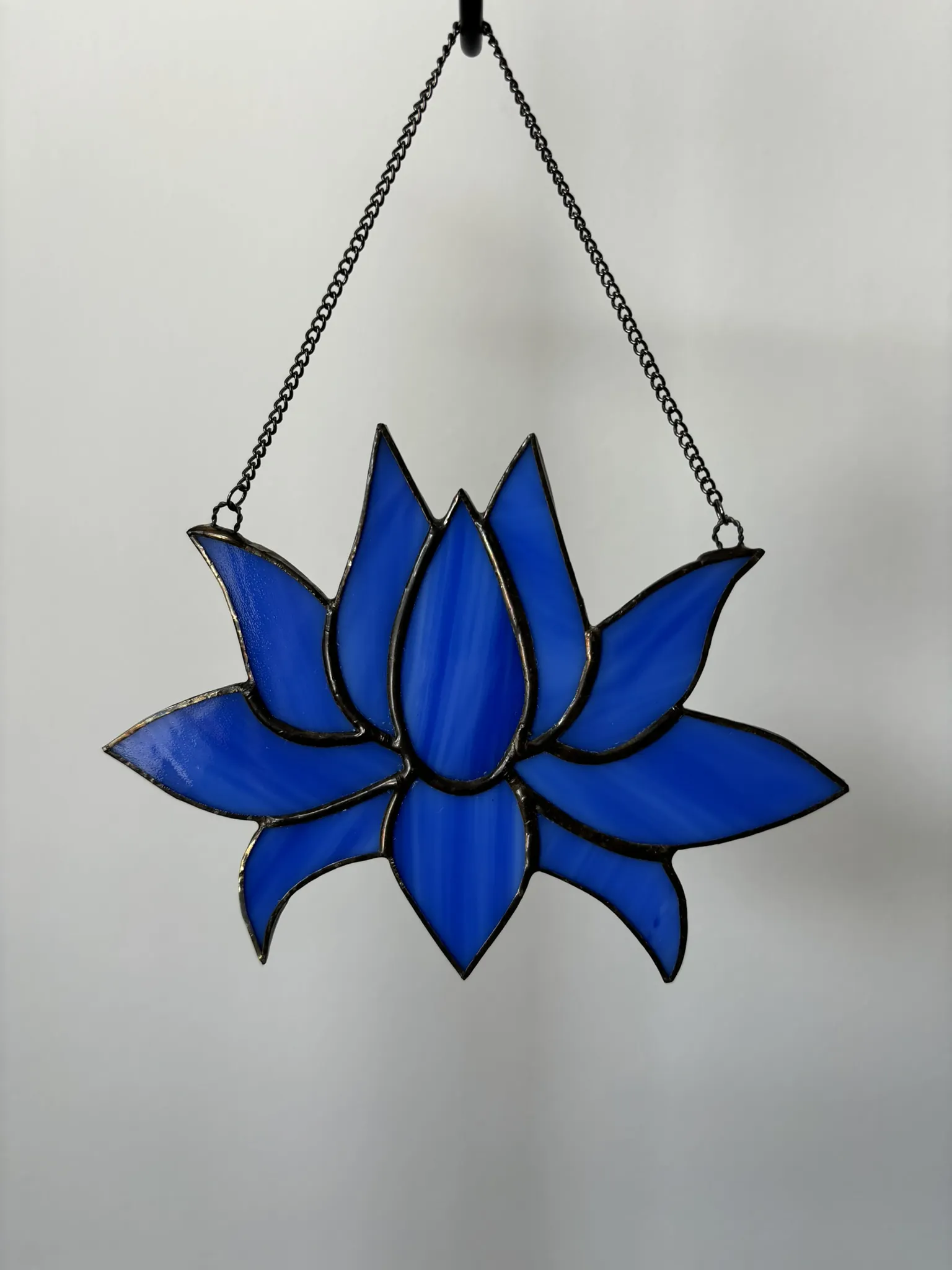 Glas in lood hanger: blauwe lotusbloem