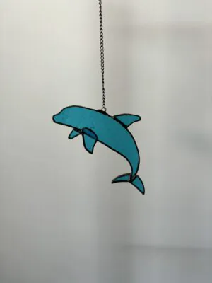 Glas in lood hanger: blauwe dolfijn