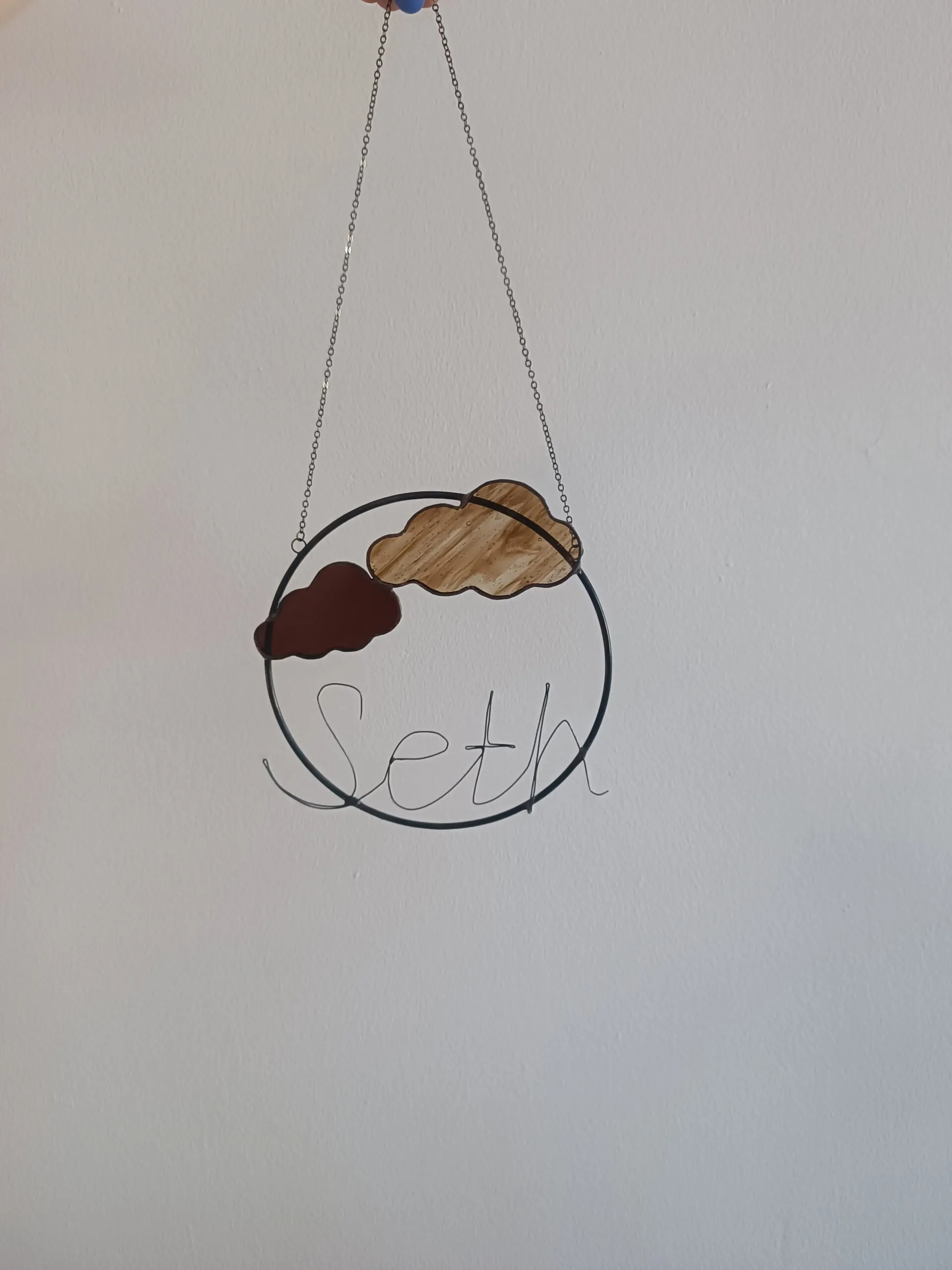 Tiffany glaskunst: ring met de naam Seth, met 2 wolkjes.