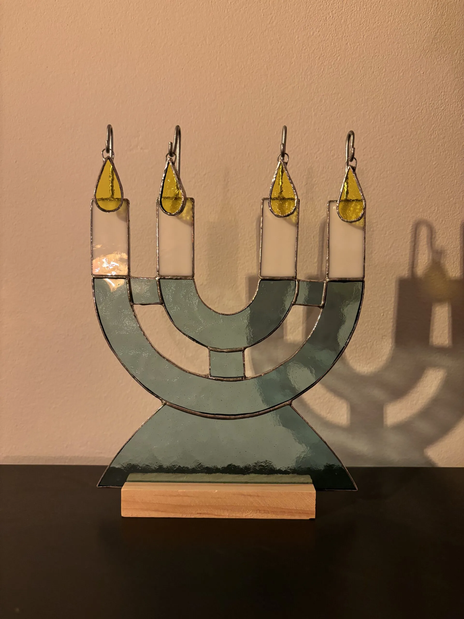 Tiffany glaskunst: lichtblauwe adventskandelaar