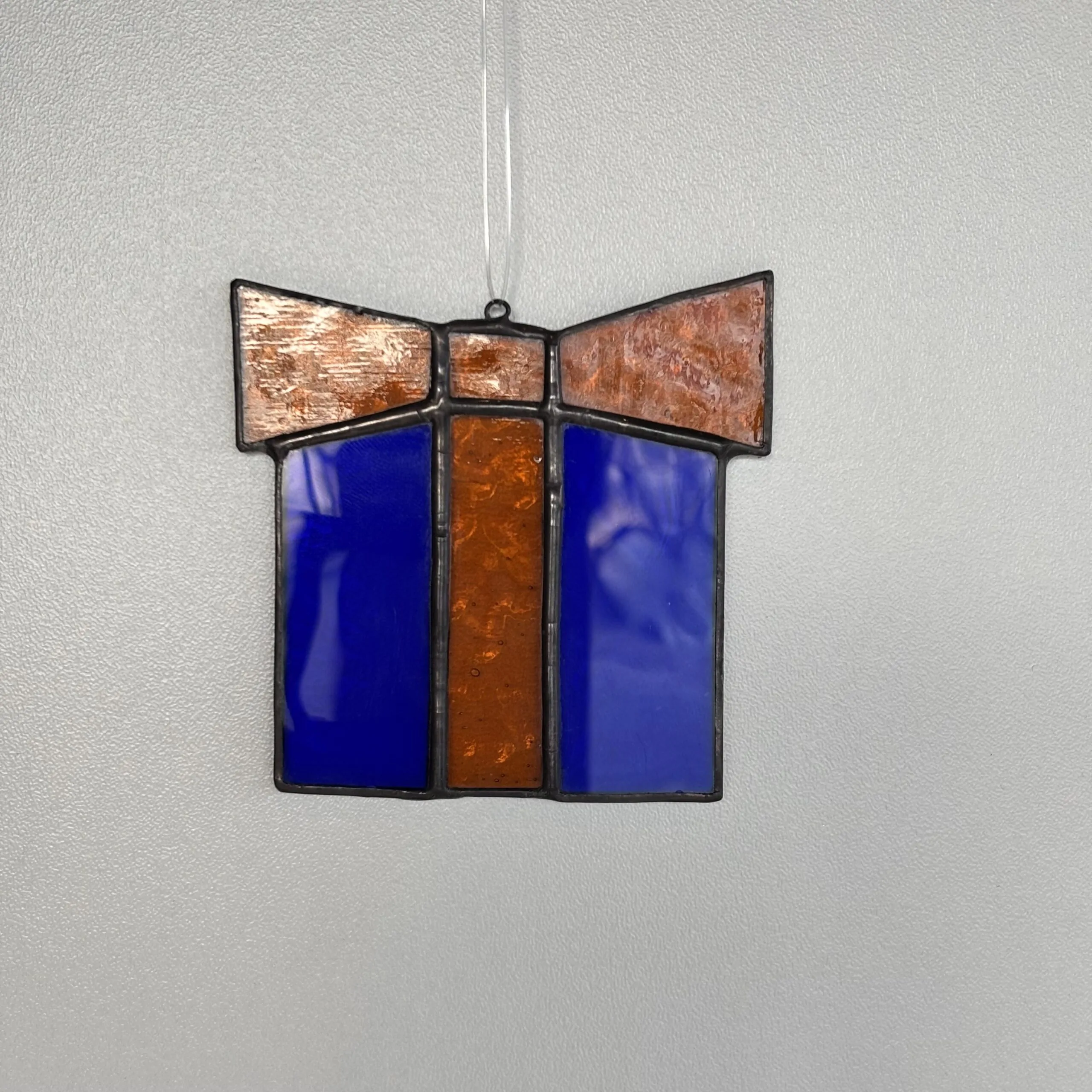 Glas in lood hanger: Een cadeau van amber en blauw glas