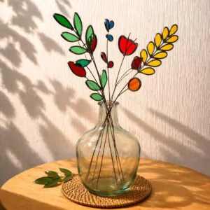 Glas-in-lood: bloemen in een vaas
